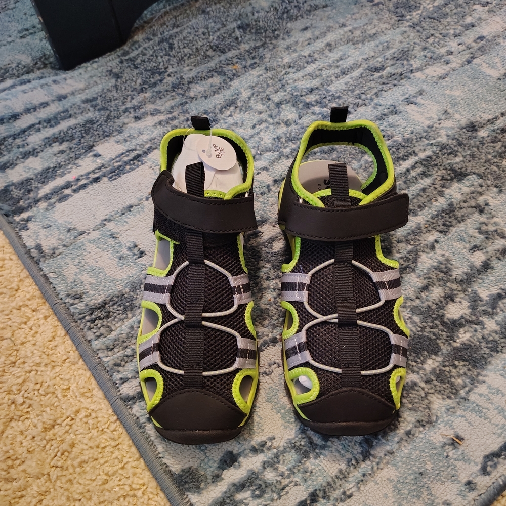 Sonoma Black and Neon‎ Green Boys 4 Sandals